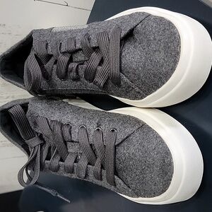 New VANELI Sport Sneakers